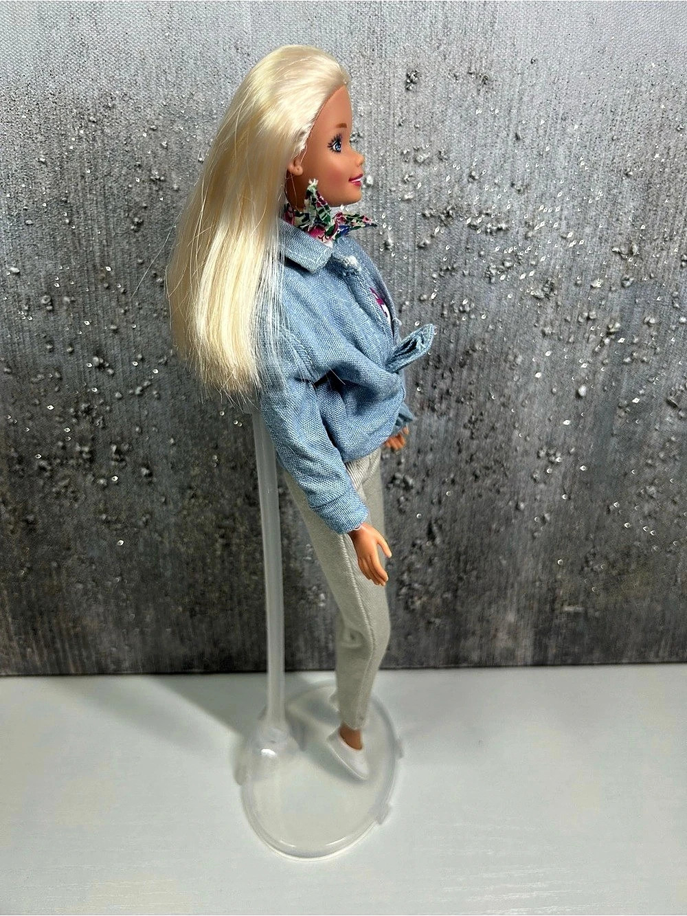 Gap Barbie 1996 - Picture 4 of 10
